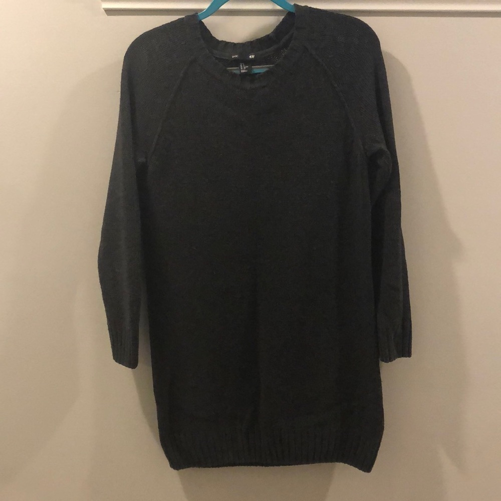 EUC BASIC by H&M Grey Long Sweater Size Small